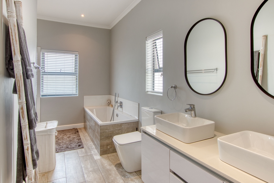 3 Bedroom Property for Sale in Kelderhof Country Village Western Cape